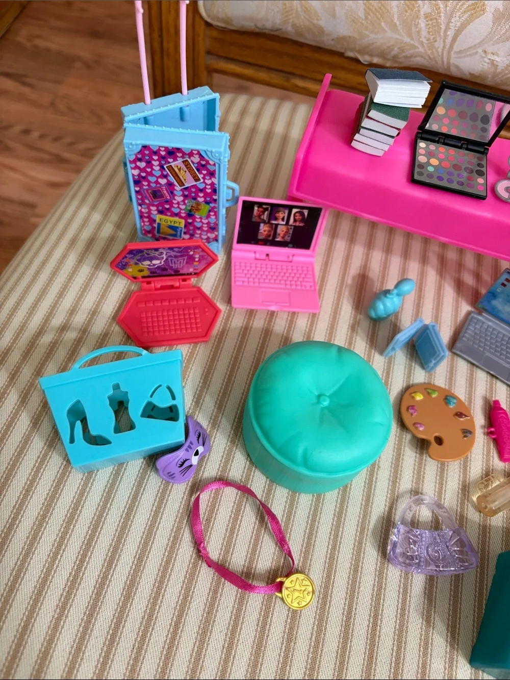 Barbie and doll house accessories (random)